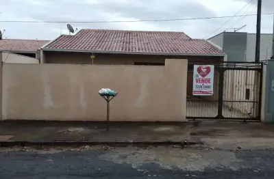 Casa residencial na região norte com 3 quartos sendo 1 suíte, sala de estar e jantar