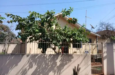 Terreno com 4 casas à venda na região leste de londrina