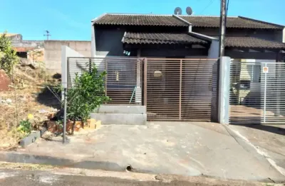 Casa geminada com 2 quartos e cozinha planejada para alugar na Zona Norte de Londrina