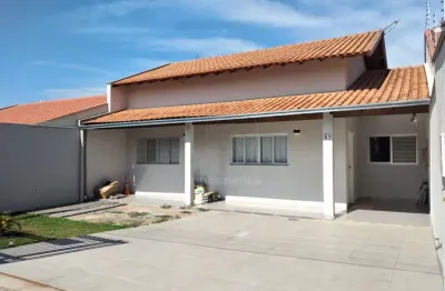 Casa à venda com quintal, 2 quartos e 1 suíte no jardim imagawa