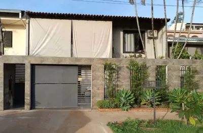Casa à venda com 3 quartos e 1 suíte, com cozinha planejada no jardim alvorada