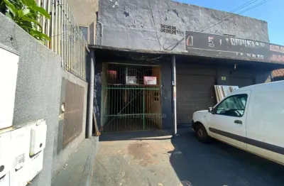 Casa para locação com 3 quartos, próximo ao autódromo no coliseu, região norte