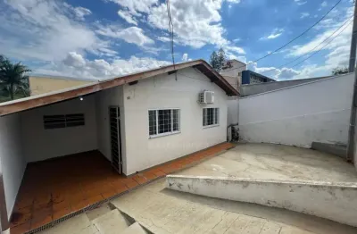 Casa assobradada para alugar na beira do lago| 3 quartos, ampla e bem localizada