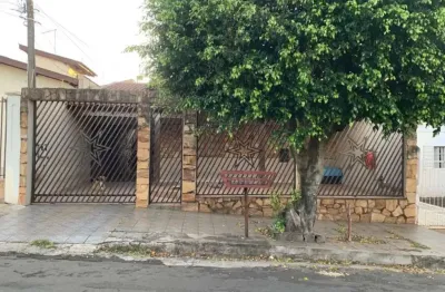 Casa a venda com 3 quartos com edícula, próxima a avenida saul elkind