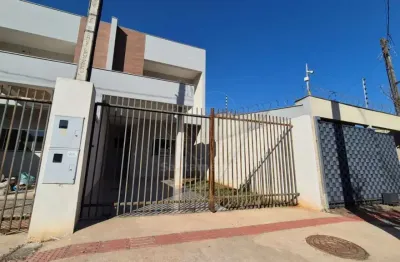 Casa a venda na região norte de londrina com 3 quartos e 1 suíte com sacada