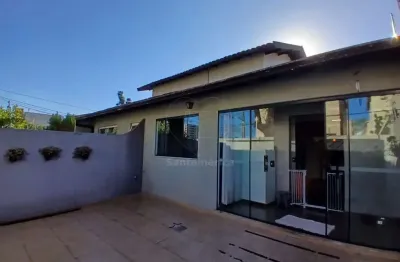 Casa comercial à venda no jardim bandeirantes com 2 casas na região oeste de londrina