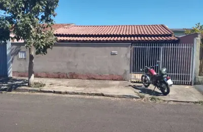 Casa à venda no conjunto parigot de souza 3, zona norte de londrina com 3 quartos