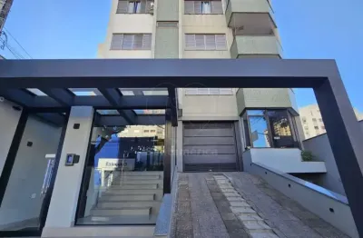 Apartamento para alugar no edifício dom camilo, bairro centro, com 3 quartos sendo 1 suíte.