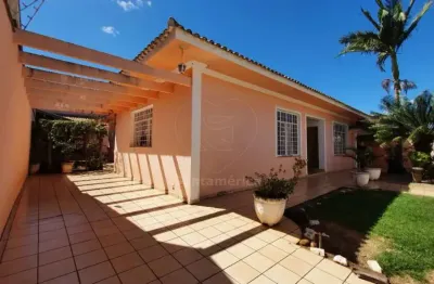Casa à venda 5 quartos, 1 suíte, 6 vagas de garagem, 610m², aeroporto londrina - pr