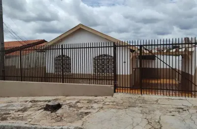 Casa para alugar no centro de londrina com 2 quartos e quintal