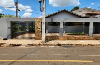 Casa à venda no jardim itapoá com 3 quartos na região norte de londrina