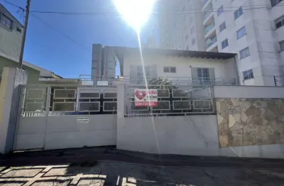 Sobrado à venda na região central com 3 quartos na região central de londrina