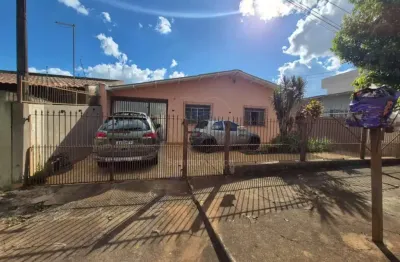 Casa à venda no Jardim Messiânico com 3 quartos na Região Oeste, próxima da Avenida Tiradentes