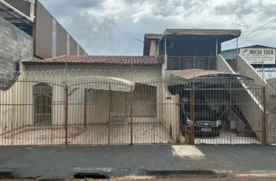 Casa à venda no Parque Waldemar Hauer na Região Oeste de Londrina com 4 quartos
