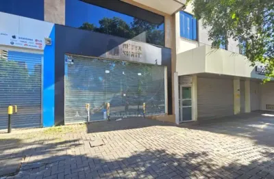 Loja térrea para alugar na rua Pio XII, região central de Londrina, com mezanino.