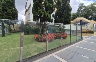 Apartamento à Venda no Edifício Four Seasons Residence com 3 suítes e vista para o Lago Igapó