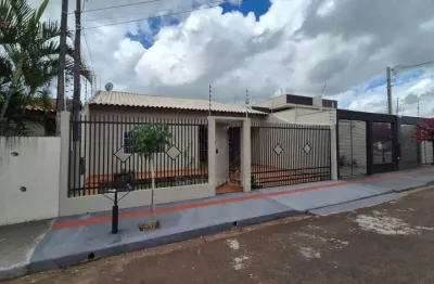 Casa à venda com 3 dormitórios no Jardim Indusville, Região Leste de Londrina