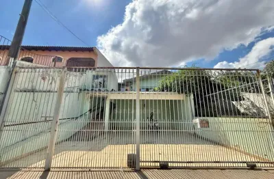 Casa à venda no Jardim Sumare na Região Oeste de Londrina com 4 quartos, próximo da Avenida Maringá