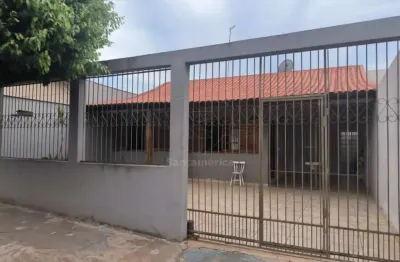 Casa à venda no bairro Cinco Conjuntos com 2 quartos na Região Norte de Londrina