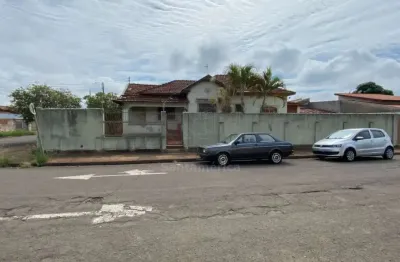 Casa a venda no Bairro Vila Casoni com 3 quartos na Região Central de Londrina