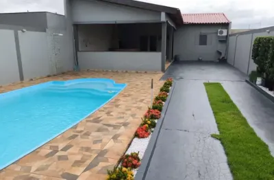 Casa à venda em Ibiporã próximo ao Rio Tibagi com 1 quarto e piscina