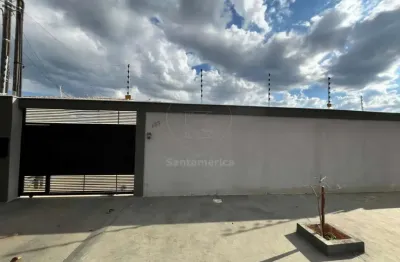 Casa à venda com 2 quartos e piscina no Jardim Aragarça na Região Leste de Londrina