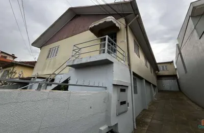 Casa com 2 quartos para alugar no são leopoldo, caxias do sul  por r$ 1.200