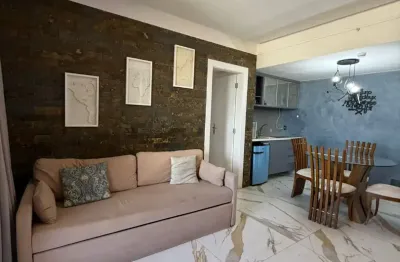 Apartamento no setor hoteleiro sul — 53m² — reformado — armários — ar-condicionado