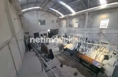 Galpão com salas comerciais à venda nas pitangueiras!