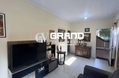 Casa à Venda - 3 Quartos com edícula -190m² Total - Bairro Santana - SJC