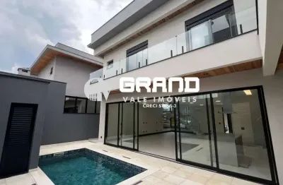 Casa á Venda em Condomínio - 4 Quartos - 3 Suítes - 290m² - Bairro Floresta