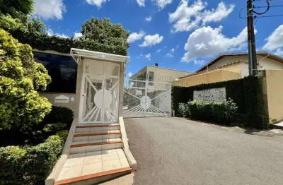 Casa Condomínio Fechado com ponto comercial - Centro Botucatu