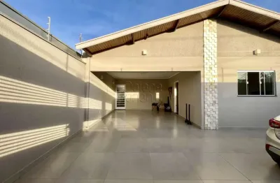 Casa com 2 quartos à venda na Rua Izidoro Bertaglia, 898, Jardim Chácara dos Pinheiros, Botucatu