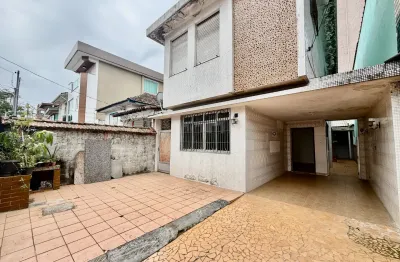 Casa com 3 quartos para alugar na Rua Comendador Alfaia Rodrigues, 359, Aparecida, Santos