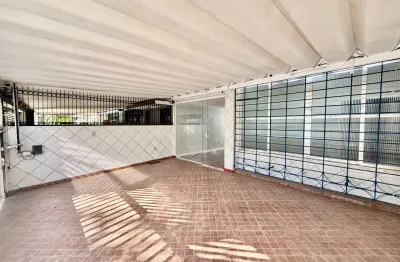 Casa com 3 quartos para alugar na Rua Dona Amélia Leuchtenberg, 19, Ponta da Praia, Santos