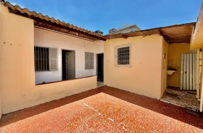 Casa com 1 quarto para alugar na Rua Comendador Alfaia Rodrigues, 678, Ponta da Praia, Santos