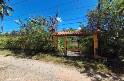Casa com varanda, churrasqueira e terreno amplo à venda em suzano