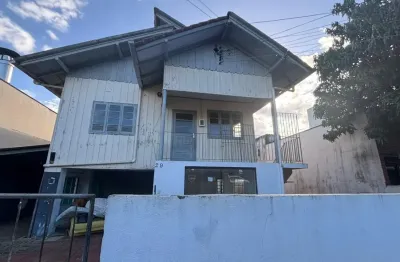 Casa com 3 quartos para alugar na Rua Júlio Rudiger Sênior, 29, Água Verde, Blumenau