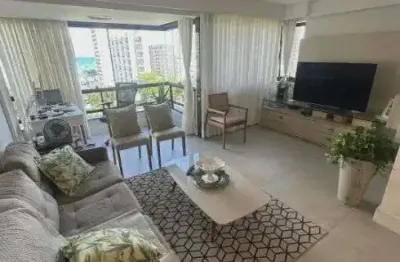 Apartamento com vista para o mar, 108m2, reformado, nascente, ventilado, 3 quartos com 2 vaga