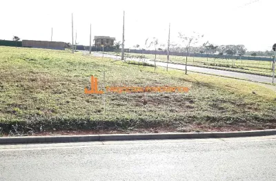 Lote de esquina com 520,68 m² em frente à praça – terras alphaville 1 – senador canedo (go)