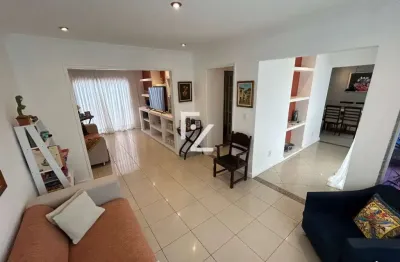 Casa exclusiva em condomínio fechado com salão de jogos e área gourmet