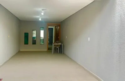 Lindo sobrado novo com 137 mts², 3 suítes, 3 vagas de garagem e quarto de visitas  na casa verde