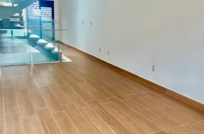 Lindo sobrado novo com 137 mts², 3 suítes, 3 vagas de garagem e quarto de visitas  na casa verde