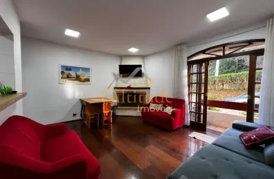 Apartamento térreo com lareira, sacada e 3 dormitórios no morro do elefante