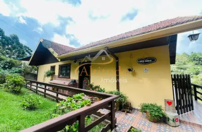 Casa aconchegante em condomínio na região do vale encantado