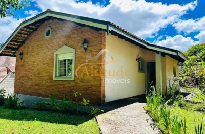 Casa térrea envolta pela natureza numa localização excepcional