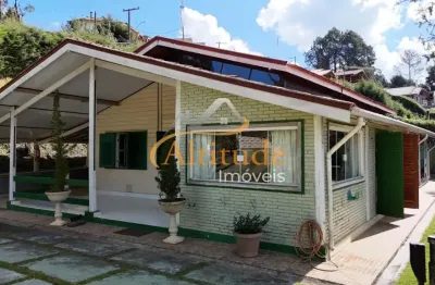 Casa térrea com ótimo terreno e vista incrível em campos do jordão