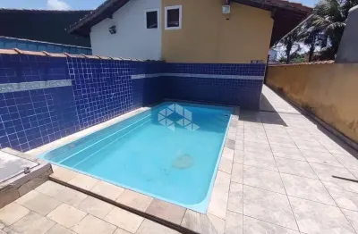 Casa a venda em mongagua, bairro agenor de campos com 2 quartos, 1 suite e 4 vagas,
