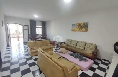 Casa a venda em mongagua, bairro florida mirim, com 5 quartos, 2 suites e 6 vagas