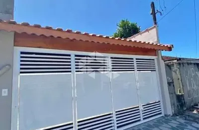 Casa geminada a venda na praia grande, bairro maracanã, com 2 quartos e 2 vagas